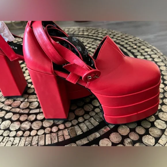 Lamoda Serious Love Platform Heels - Picture 9 of 9